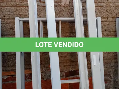 LOTE 385 - 01 CAMA BELICHE EM METAL SEM OS TRADO E COLCHÃO. (NO ESTADO, LEILÃO NÃO TEM GARANTIA E NEM DEVOLUÇÃO, SUJEITO A POSSÍVEIS AVARIAS VISÍVEIS/OCULTAS E/OU AUSÊNCIA DE COMPONENTES).