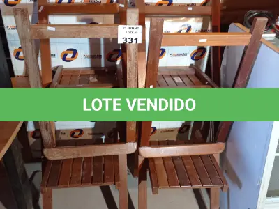 LOTE 331 - 04 CADEIRAS DOBRÁVEIS EM MADEIRA (NO ESTADO, LEILÃO NÃO TEM GARANTIA E NEM DEVOLUÇÃO, SUJEITO A POSSÍVEIS AVARIAS VISÍVEIS/OCULTAS E/OU AUSÊNCIA DE COMPONENTES).
