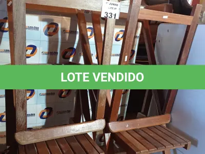 LOTE 331 - 04 CADEIRAS DOBRÁVEIS EM MADEIRA (NO ESTADO, LEILÃO NÃO TEM GARANTIA E NEM DEVOLUÇÃO, SUJEITO A POSSÍVEIS AVARIAS VISÍVEIS/OCULTAS E/OU AUSÊNCIA DE COMPONENTES).