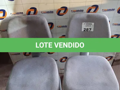 LOTE 287 - 02 CADEIRAS DE ESCRITÓRIO COM BASES FIXAS. (NO ESTADO, LEILÃO NÃO TEM GARANTIA E NEM DEVOLUÇÃO, SUJEITO A POSSÍVEIS AVARIAS VISÍVEIS/OCULTAS E/OU AUSÊNCIA DE COMPONENTES).