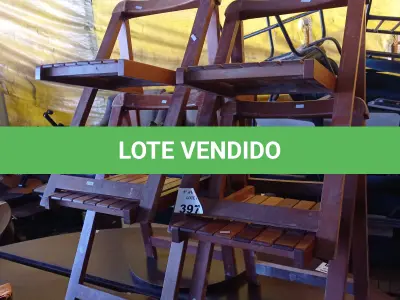 LOTE 397 - 04 CADEIRAS DOBRÁVEIS EM MADEIRA (NO ESTADO, LEILÃO NÃO TEM GARANTIA E NEM DEVOLUÇÃO, SUJEITO A POSSÍVEIS AVARIAS VISÍVEIS/OCULTAS E/OU AUSÊNCIA DE COMPONENTES).