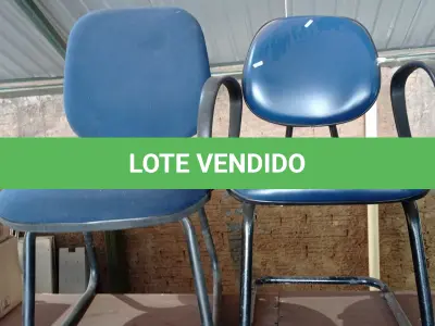 LOTE 154 - 02 CADEIRAS DE ESCRITÓRIO COM BASES FIXAS. (NO ESTADO, LEILÃO NÃO TEM GARANTIA E NEM DEVOLUÇÃO, SUJEITO A POSSÍVEIS AVARIAS VISÍVEIS/OCULTAS E/OU AUSÊNCIA DE COMPONENTES).