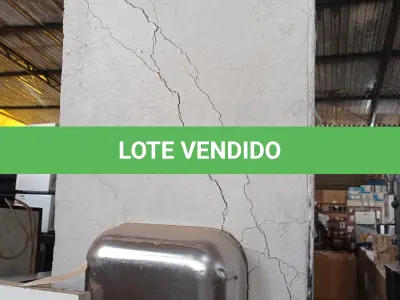 LOTE 100 - 01 PIA EM AÇO INOX CIMENTADA MEDINDO 1,80M X 0,53CM COM AVARIAS. (NO ESTADO, LEILÃO NÃO TEM GARANTIA E NEM DEVOLUÇÃO, SUJEITO A POSSÍVEIS AVARIAS VISÍVEIS/OCULTAS E/OU AUSÊNCIA DE COMPONENTES).