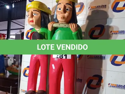 LOTE 281 - 02 ESCULTURAS EM MADEIRA, ARTE VENEZUELANA. (NO ESTADO, LEILÃO NÃO TEM GARANTIA E NEM DEVOLUÇÃO, SUJEITO A POSSÍVEIS AVARIAS VISÍVEIS/OCULTAS E/OU AUSÊNCIA DE COMPONENTES).