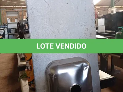 LOTE 359 - 01 PIA EM AÇO INOX CIMENTADA COM 01 CUBA MEDINDO 1,60M X 0,53CM. (NO ESTADO, LEILÃO NÃO TEM GARANTIA E NEM DEVOLUÇÃO, SUJEITO A POSSÍVEIS AVARIAS VISÍVEIS/OCULTAS E/OU AUSÊNCIA DE COMPONENTES).