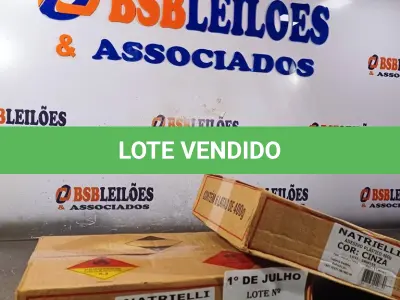 LOTE 402 - 12 LATAS DE ADESIVO PLÁSTICO 400GR NA COR CINZA. (NO ESTADO, LEILÃO NÃO TEM GARANTIA E NEM DEVOLUÇÃO, SUJEITO A POSSÍVEIS AVARIAS VISÍVEIS/OCULTAS E/OU AUSÊNCIA DE COMPONENTES).