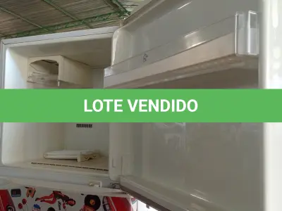 LOTE 321 - 01 GELADEIRA MARCA ELECTROLUX 220V. (NO ESTADO, LEILÃO NÃO TEM GARANTIA E NEM DEVOLUÇÃO, SUJEITO A POSSÍVEIS AVARIAS VISÍVEIS/OCULTAS E/OU AUSÊNCIA DE COMPONENTES).