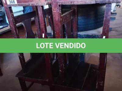 LOTE 368 - 04 CADEIRAS EM MADEIRA. (NO ESTADO, LEILÃO NÃO TEM GARANTIA E NEM DEVOLUÇÃO, SUJEITO A POSSÍVEIS AVARIAS VISÍVEIS/OCULTAS E/OU AUSÊNCIA DE COMPONENTES).