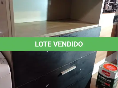 LOTE 233 - 01 ARMÁRIO DE AÇO COM 03 PORTAS. (NO ESTADO, LEILÃO NÃO TEM GARANTIA E NEM DEVOLUÇÃO, SUJEITO A POSSÍVEIS AVARIAS VISÍVEIS/OCULTAS E/OU AUSÊNCIA DE COMPONENTES).
