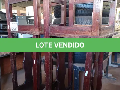 LOTE 368 - 04 CADEIRAS EM MADEIRA. (NO ESTADO, LEILÃO NÃO TEM GARANTIA E NEM DEVOLUÇÃO, SUJEITO A POSSÍVEIS AVARIAS VISÍVEIS/OCULTAS E/OU AUSÊNCIA DE COMPONENTES).