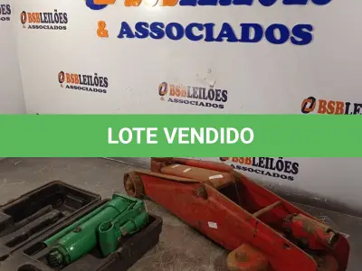 LOTE 264 - 02 MACACOS HIDRÁULICOS MARCAS E MODELOS DIVERSOS COM AVARIAS. (NO ESTADO, LEILÃO NÃO TEM GARANTIA E NEM DEVOLUÇÃO, SUJEITO A POSSÍVEIS AVARIAS VISÍVEIS/OCULTAS E/OU AUSÊNCIA DE COMPONENTES).