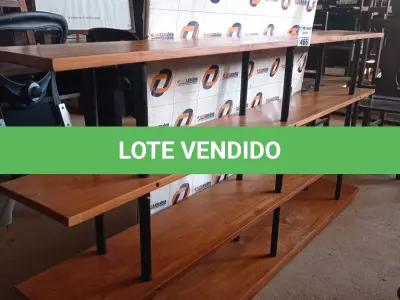 LOTE 466 - 01 PRATELEIRA EM MADEIRA. (NO ESTADO, LEILÃO NÃO TEM GARANTIA E NEM DEVOLUÇÃO, SUJEITO A POSSÍVEIS AVARIAS VISÍVEIS/OCULTAS E/OU AUSÊNCIA DE COMPONENTES).