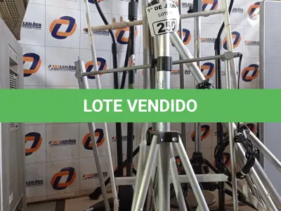 LOTE 250 - 01 LOTE COM VÁRIOS TRIPÉS MARCAS E MODELOS DIVERSOS. (NO ESTADO, LEILÃO NÃO TEM GARANTIA E NEM DEVOLUÇÃO, SUJEITO A POSSÍVEIS AVARIAS VISÍVEIS/OCULTAS E/OU AUSÊNCIA DE COMPONENTES).