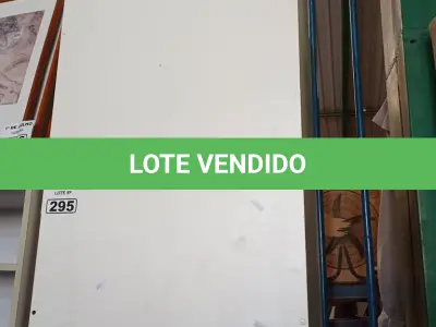 LOTE 295 - 01 LOTE COM VÁRIOS ARMÁRIOS EM MADEIRA MODELOS DIVERSOS.  (NO ESTADO, LEILÃO NÃO TEM GARANTIA E NEM DEVOLUÇÃO, SUJEITO A POSSÍVEIS AVARIAS VISÍVEIS/OCULTAS E/OU AUSÊNCIA DE COMPONENTES).