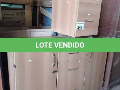 LOTE 453 - 01 ARMÁRIO BAIXO COM 02 PORTAS E 03 GAVETAS E 01 GAVETEIRO COM 02 GAVETAS. (NO ESTADO, LEILÃO NÃO TEM GARANTIA E NEM DEVOLUÇÃO, SUJEITO A POSSÍVEIS AVARIAS VISÍVEIS/OCULTAS E/OU AUSÊNCIA DE COMPONENTES).