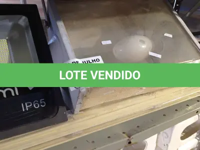 LOTE 161 - 01 PERSIANA1,5M, 01 LUMINÁRIA DE PÁTIO, 01 REFLETOR DE LED E 01 CHUVEIRO. (NO ESTADO, LEILÃO NÃO TEM GARANTIA E NEM DEVOLUÇÃO, SUJEITO A POSSÍVEIS AVARIAS VISÍVEIS/OCULTAS E/OU AUSÊNCIA DE COMPONENTES).