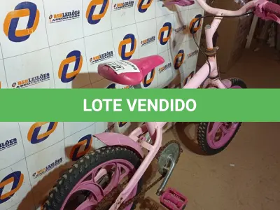 LOTE 222 - 01 BICICLETA INFANTIL ARO 16. (NO ESTADO, LEILÃO NÃO TEM GARANTIA E NEM DEVOLUÇÃO, SUJEITO A POSSÍVEIS AVARIAS VISÍVEIS/OCULTAS E/OU AUSÊNCIA DE COMPONENTES).