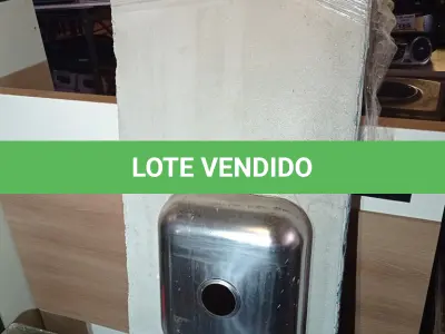 LOTE 235 - 01 PIA EM AÇO INOX CIMENTADA COM 01 CUBA MEDINDO 1,40M X 0,53CM. (NO ESTADO, LEILÃO NÃO TEM GARANTIA E NEM DEVOLUÇÃO, SUJEITO A POSSÍVEIS AVARIAS VISÍVEIS/OCULTAS E/OU AUSÊNCIA DE COMPONENTES).