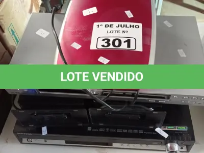 LOTE 301 - 03 APARELHOS DE DVD MARCAS E MODELOS DIVERSOS. (NO ESTADO, LEILÃO NÃO TEM GARANTIA E NEM DEVOLUÇÃO, SUJEITO A POSSÍVEIS AVARIAS VISÍVEIS/OCULTAS E/OU AUSÊNCIA DE COMPONENTES).