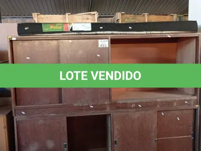 LOTE 451 - 01 ARMÁRIOS BAIXOS COM PORTAS DE CORRES E 01 COLCHÃO DE SOLTEIRO. (NO ESTADO, LEILÃO NÃO TEM GARANTIA E NEM DEVOLUÇÃO, SUJEITO A POSSÍVEIS AVARIAS VISÍVEIS/OCULTAS E/OU AUSÊNCIA DE COMPONENTES).