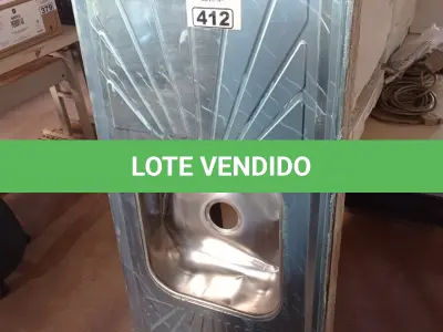 LOTE 412 - 01 PIA EM AÇO INOX CIMENTADA COM 01 CUBA MEDINDO 1,20M X 0,53CM. (NO ESTADO, LEILÃO NÃO TEM GARANTIA E NEM DEVOLUÇÃO, SUJEITO A POSSÍVEIS AVARIAS VISÍVEIS/OCULTAS E/OU AUSÊNCIA DE COMPONENTES).