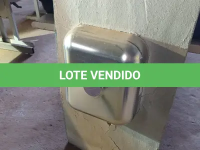 LOTE 329 - 01 PIA EM AÇO INOX CIMENTADA COM 01 CUBA MEDINDO 1,20M X 0,53CM. (NO ESTADO, LEILÃO NÃO TEM GARANTIA E NEM DEVOLUÇÃO, SUJEITO A POSSÍVEIS AVARIAS VISÍVEIS/OCULTAS E/OU AUSÊNCIA DE COMPONENTES).