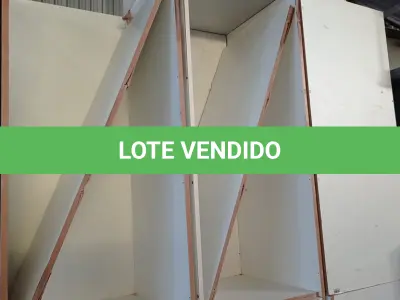 LOTE 449 - 01 LOTE COM VÁRIOS ARMÁRIOS EM MADEIRA. (NO ESTADO, LEILÃO NÃO TEM GARANTIA E NEM DEVOLUÇÃO, SUJEITO A POSSÍVEIS AVARIAS VISÍVEIS/OCULTAS E/OU AUSÊNCIA DE COMPONENTES).