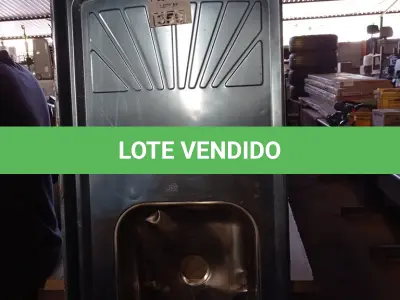 LOTE 359 - 01 PIA EM AÇO INOX CIMENTADA COM 01 CUBA MEDINDO 1,60M X 0,53CM. (NO ESTADO, LEILÃO NÃO TEM GARANTIA E NEM DEVOLUÇÃO, SUJEITO A POSSÍVEIS AVARIAS VISÍVEIS/OCULTAS E/OU AUSÊNCIA DE COMPONENTES).