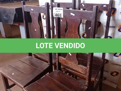 LOTE 465 - 04 CADEIRAS EM MADEIRA. (NO ESTADO, LEILÃO NÃO TEM GARANTIA E NEM DEVOLUÇÃO, SUJEITO A POSSÍVEIS AVARIAS VISÍVEIS/OCULTAS E/OU AUSÊNCIA DE COMPONENTES).