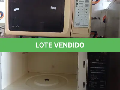 LOTE 241 - 02 MICRO-ONDAS MARCAS E MODELOS DIVERSOS PARA RETIRADA DE PEÇAS. (NO ESTADO, LEILÃO NÃO TEM GARANTIA E NEM DEVOLUÇÃO, SUJEITO A POSSÍVEIS AVARIAS VISÍVEIS/OCULTAS E/OU AUSÊNCIA DE COMPONENTES).