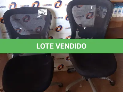 LOTE 461 - 02 CADEIRAS DE ESCRITÓRIO COM BASE GIRATÓRIA. (NO ESTADO, LEILÃO NÃO TEM GARANTIA E NEM DEVOLUÇÃO, SUJEITO A POSSÍVEIS AVARIAS VISÍVEIS/OCULTAS E/OU AUSÊNCIA DE COMPONENTES).