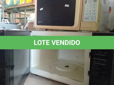 LOTE 241 - 02 MICRO-ONDAS MARCAS E MODELOS DIVERSOS PARA RETIRADA DE PEÇAS. (NO ESTADO, LEILÃO NÃO TEM GARANTIA E NEM DEVOLUÇÃO, SUJEITO A POSSÍVEIS AVARIAS VISÍVEIS/OCULTAS E/OU AUSÊNCIA DE COMPONENTES).