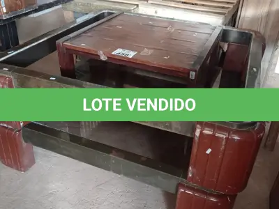 LOTE 458 - 03 MESAS DE CENTRO EM MADEIRA MODELOS DIVERSOS. (NO ESTADO, LEILÃO NÃO TEM GARANTIA E NEM DEVOLUÇÃO, SUJEITO A POSSÍVEIS AVARIAS VISÍVEIS/OCULTAS E/OU AUSÊNCIA DE COMPONENTES).