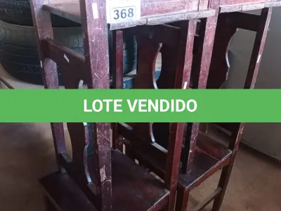 LOTE 368 - 04 CADEIRAS EM MADEIRA. (NO ESTADO, LEILÃO NÃO TEM GARANTIA E NEM DEVOLUÇÃO, SUJEITO A POSSÍVEIS AVARIAS VISÍVEIS/OCULTAS E/OU AUSÊNCIA DE COMPONENTES).