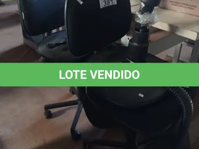 LOTE 381 - 04 CADEIRAS DE ESCRITÓRIO COM BASE GIRATÓRIA. (NO ESTADO, LEILÃO NÃO TEM GARANTIA E NEM DEVOLUÇÃO, SUJEITO A POSSÍVEIS AVARIAS VISÍVEIS/OCULTAS E/OU AUSÊNCIA DE COMPONENTES).