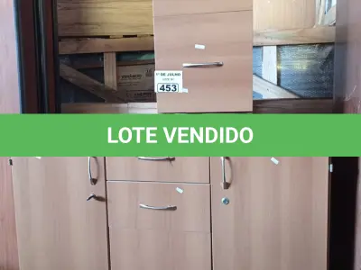 LOTE 453 - 01 ARMÁRIO BAIXO COM 02 PORTAS E 03 GAVETAS E 01 GAVETEIRO COM 02 GAVETAS. (NO ESTADO, LEILÃO NÃO TEM GARANTIA E NEM DEVOLUÇÃO, SUJEITO A POSSÍVEIS AVARIAS VISÍVEIS/OCULTAS E/OU AUSÊNCIA DE COMPONENTES).