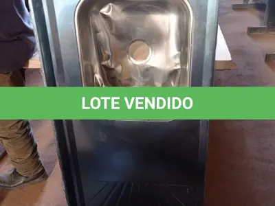 LOTE 359 - 01 PIA EM AÇO INOX CIMENTADA COM 01 CUBA MEDINDO 1,60M X 0,53CM. (NO ESTADO, LEILÃO NÃO TEM GARANTIA E NEM DEVOLUÇÃO, SUJEITO A POSSÍVEIS AVARIAS VISÍVEIS/OCULTAS E/OU AUSÊNCIA DE COMPONENTES).