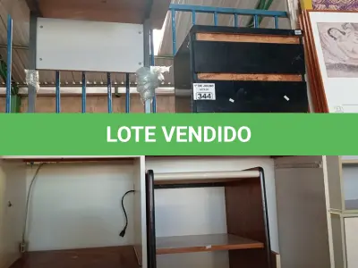 LOTE 344 - 01 LOTE COM VÁRIAS MESAS EM MADEIRA MODELOS DIVERSOS.  (NO ESTADO, LEILÃO NÃO TEM GARANTIA E NEM DEVOLUÇÃO, SUJEITO A POSSÍVEIS AVARIAS VISÍVEIS/OCULTAS E/OU AUSÊNCIA DE COMPONENTES).