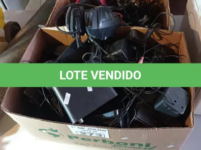 LOTE 273 - 01 LOTE COM VÁRIOS FONES DE OUVIDO E CAIXINHAS DE SOM PARA PC MARCAS E MODELOS DIVERSOS. (NO ESTADO, LEILÃO NÃO TEM GARANTIA E NEM DEVOLUÇÃO, SUJEITO A POSSÍVEIS AVARIAS VISÍVEIS/OCULTAS E/OU AUSÊNCIA DE COMPONENTES).