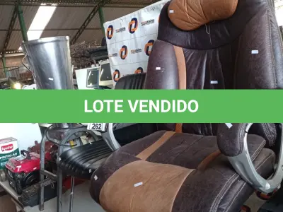 LOTE 262 - 02 CADEIRAS DE ESCRITÓRIO SENDO 01 COM BASE GIRATÓRIA. (NO ESTADO, LEILÃO NÃO TEM GARANTIA E NEM DEVOLUÇÃO, SUJEITO A POSSÍVEIS AVARIAS VISÍVEIS/OCULTAS E/OU AUSÊNCIA DE COMPONENTES).