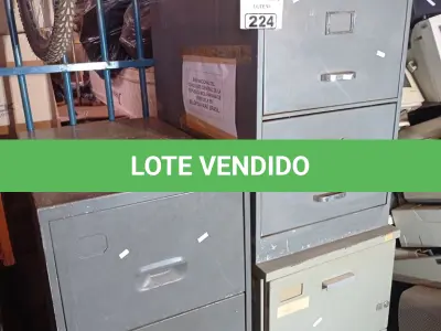 LOTE 224 - 03 ARMÁRIOS DE AÇO COM 02 GAVETAS CADA. (NO ESTADO, LEILÃO NÃO TEM GARANTIA E NEM DEVOLUÇÃO, SUJEITO A POSSÍVEIS AVARIAS VISÍVEIS/OCULTAS E/OU AUSÊNCIA DE COMPONENTES).