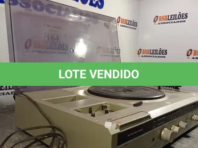LOTE 164 - 01 APARELHO DE SOM 3X1 MARCA NATIONAL SENDO TOCA DISCOS/AM/FM E CASSETE. (NO ESTADO, LEILÃO NÃO TEM GARANTIA E NEM DEVOLUÇÃO, SUJEITO A POSSÍVEIS AVARIAS VISÍVEIS/OCULTAS E/OU AUSÊNCIA DE COMPONENTES).
