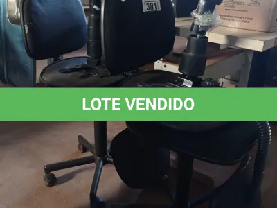 LOTE 381 - 04 CADEIRAS DE ESCRITÓRIO COM BASE GIRATÓRIA. (NO ESTADO, LEILÃO NÃO TEM GARANTIA E NEM DEVOLUÇÃO, SUJEITO A POSSÍVEIS AVARIAS VISÍVEIS/OCULTAS E/OU AUSÊNCIA DE COMPONENTES).