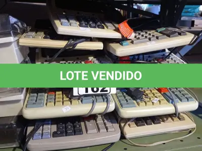LOTE 162 - 01 LOTE COM VÁRIAS CALCULADORAS, 01 MÃO FRANCESA E CAIXAS ORGANIZADORAS. (NO ESTADO, LEILÃO NÃO TEM GARANTIA E NEM DEVOLUÇÃO, SUJEITO A POSSÍVEIS AVARIAS VISÍVEIS/OCULTAS E/OU AUSÊNCIA DE COMPONENTES).