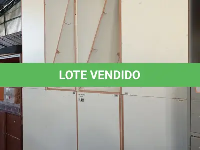 LOTE 449 - 01 LOTE COM VÁRIOS ARMÁRIOS EM MADEIRA. (NO ESTADO, LEILÃO NÃO TEM GARANTIA E NEM DEVOLUÇÃO, SUJEITO A POSSÍVEIS AVARIAS VISÍVEIS/OCULTAS E/OU AUSÊNCIA DE COMPONENTES).