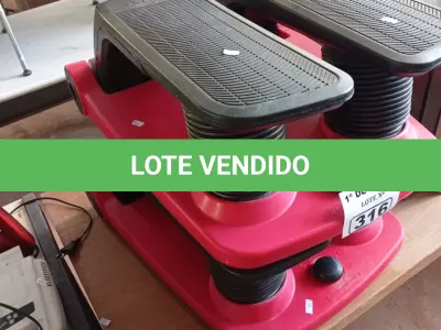 LOTE 316 - 02 APARELHOS DE GINASTICA AIR CLIMBER. (NO ESTADO, LEILÃO NÃO TEM GARANTIA E NEM DEVOLUÇÃO, SUJEITO A POSSÍVEIS AVARIAS VISÍVEIS/OCULTAS E/OU AUSÊNCIA DE COMPONENTES).