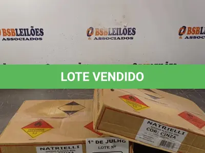 LOTE 402 - 12 LATAS DE ADESIVO PLÁSTICO 400GR NA COR CINZA. (NO ESTADO, LEILÃO NÃO TEM GARANTIA E NEM DEVOLUÇÃO, SUJEITO A POSSÍVEIS AVARIAS VISÍVEIS/OCULTAS E/OU AUSÊNCIA DE COMPONENTES).