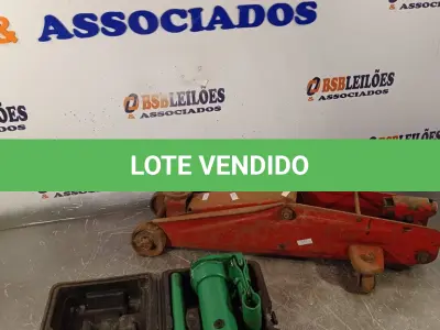 LOTE 264 - 02 MACACOS HIDRÁULICOS MARCAS E MODELOS DIVERSOS COM AVARIAS. (NO ESTADO, LEILÃO NÃO TEM GARANTIA E NEM DEVOLUÇÃO, SUJEITO A POSSÍVEIS AVARIAS VISÍVEIS/OCULTAS E/OU AUSÊNCIA DE COMPONENTES).