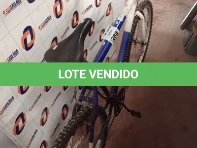 LOTE 288 - 01 BICICLETA ARO 26. (NO ESTADO, LEILÃO NÃO TEM GARANTIA E NEM DEVOLUÇÃO, SUJEITO A POSSÍVEIS AVARIAS VISÍVEIS/OCULTAS E/OU AUSÊNCIA DE COMPONENTES).