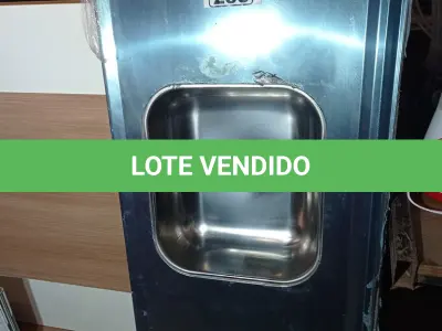 LOTE 235 - 01 PIA EM AÇO INOX CIMENTADA COM 01 CUBA MEDINDO 1,40M X 0,53CM. (NO ESTADO, LEILÃO NÃO TEM GARANTIA E NEM DEVOLUÇÃO, SUJEITO A POSSÍVEIS AVARIAS VISÍVEIS/OCULTAS E/OU AUSÊNCIA DE COMPONENTES).